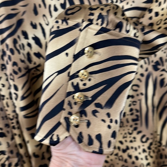 St John Collection Sz 8 Leopard Print Silk Blouse. - Picture 3 of 5